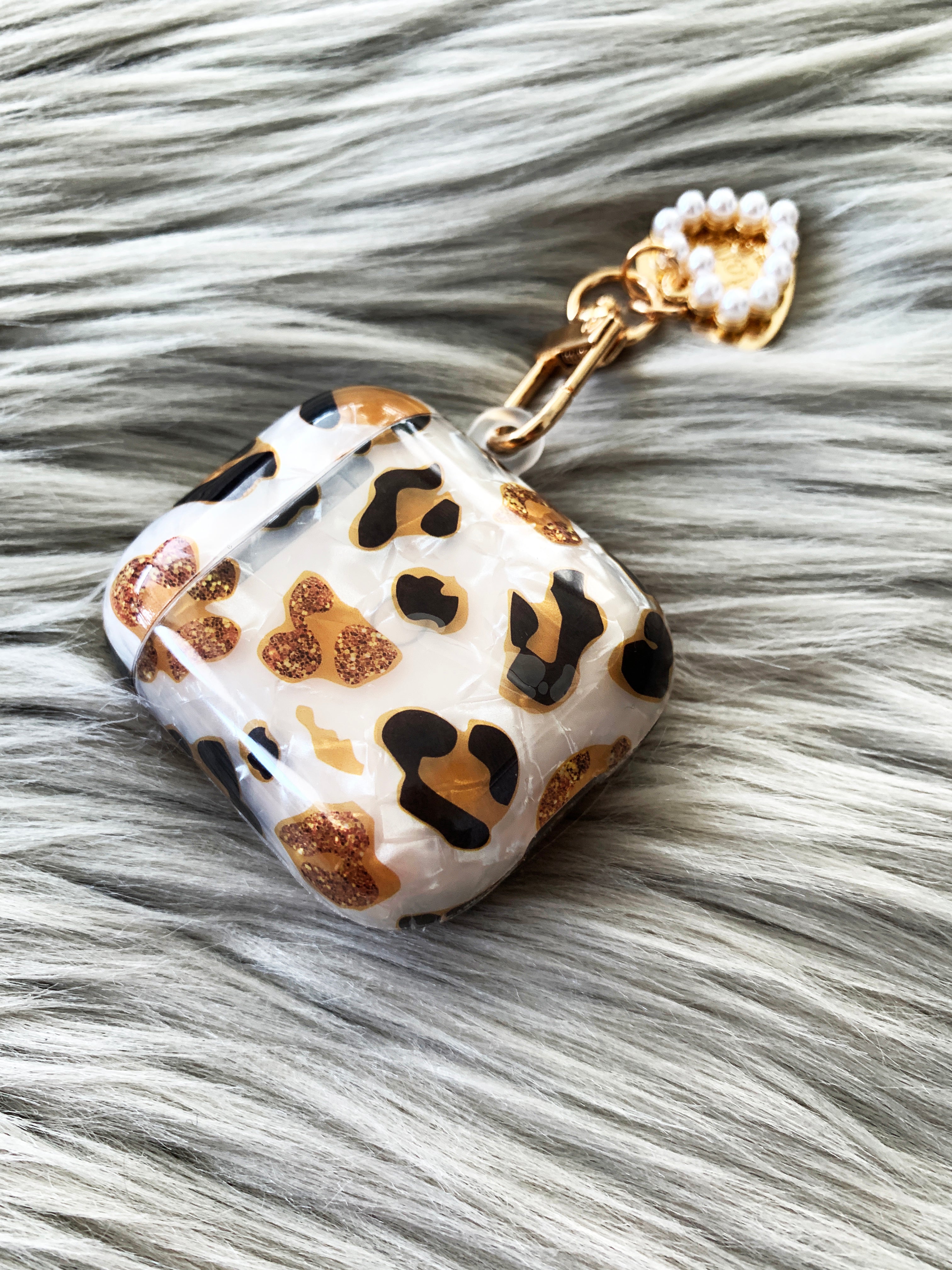 Front Side of the Leopard Pearl AirPods Case with Pearl Heart Keychain - KokoLoveCo - Wireless Charging MagSafe Compatible AirPods Case