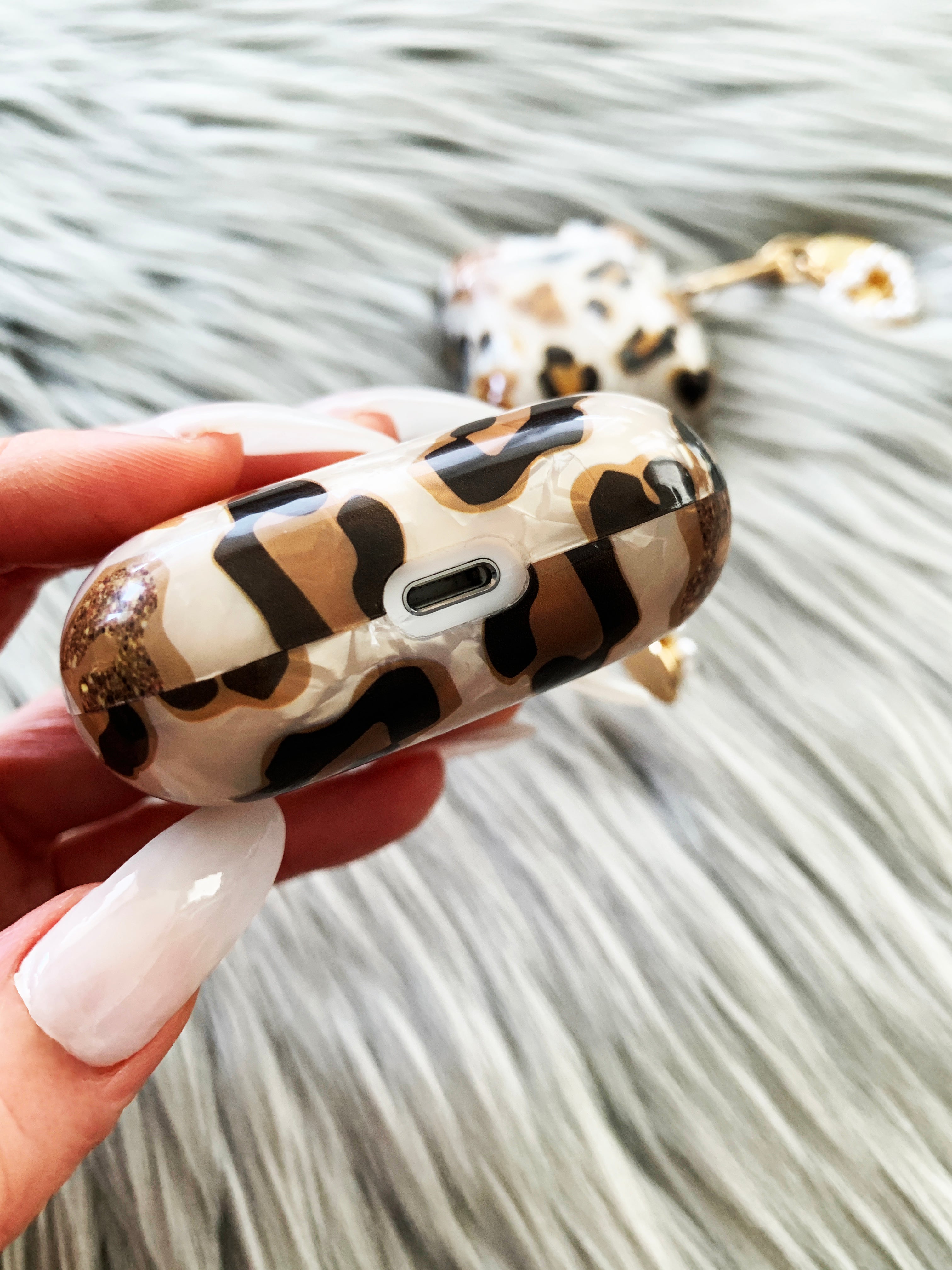 Bottom of the Leopard Pearl AirPods Case with Pearl Heart Keychain - KokoLoveCo - Wireless Charging MagSafe Compatible AirPods Case